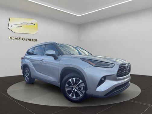 2022 Toyota Highlander Hybrid XLE