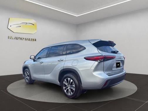 2022 Toyota Highlander Hybrid XLE