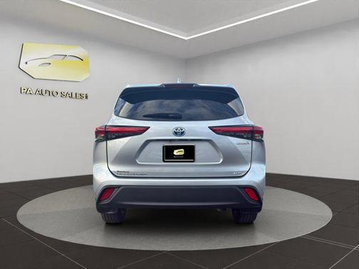 2022 Toyota Highlander Hybrid XLE