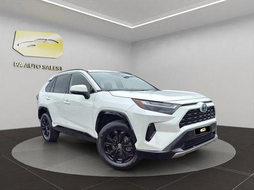 2022 Toyota RAV4 Hybrid SE