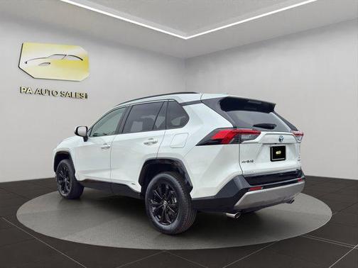 2022 Toyota RAV4 Hybrid SE
