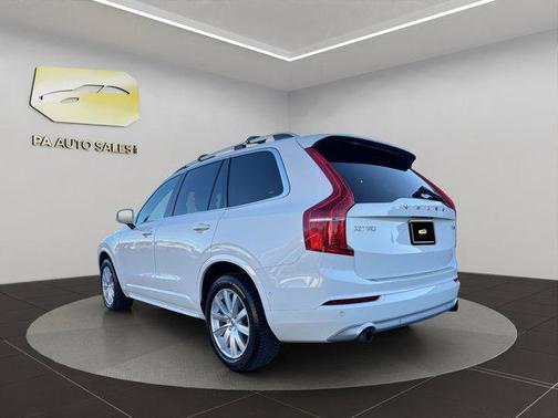 2018 Volvo XC90 T5 Momentum