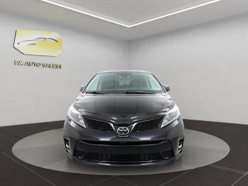 2019 Toyota Sienna SE