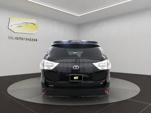 2019 Toyota Sienna SE