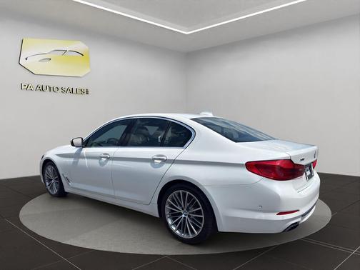 Mineral White Metallic 2018 BMW 540 i xDrive