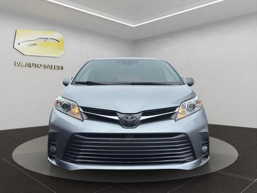 2020 Toyota Sienna XLE