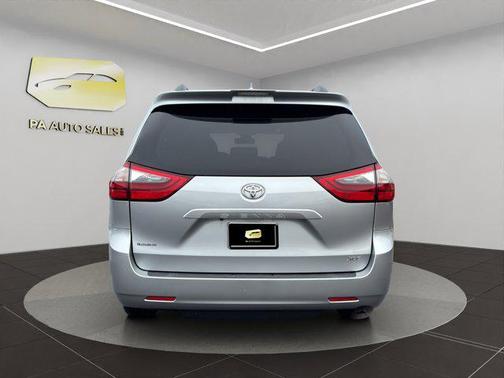 2020 Toyota Sienna XLE