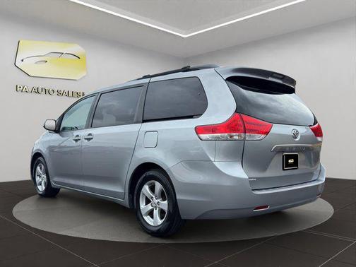 2013 Toyota Sienna LE