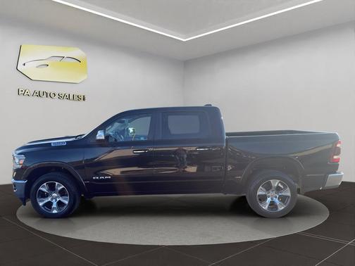 Diamond Black Crystal Pearlcoat 2022 RAM 1500 Laramie