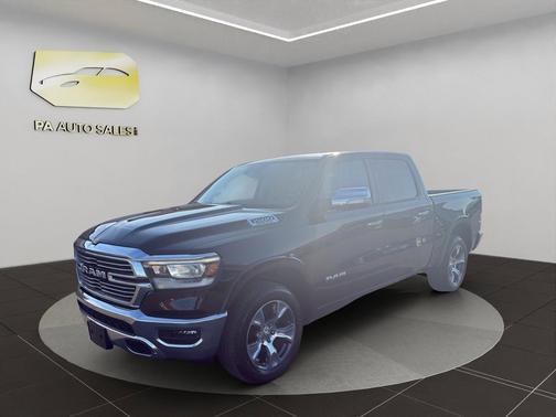 Diamond Black Crystal Pearlcoat 2022 RAM 1500 Laramie