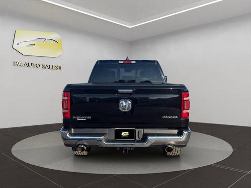 Diamond Black Crystal Pearlcoat 2022 RAM 1500 Laramie