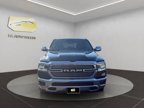Diamond Black Crystal Pearlcoat 2022 RAM 1500 Laramie