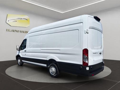 Oxford White 2025 Ford Transit-250 Base