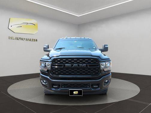 2023 RAM 3500 Big Horn Crew Cab 4x4 8' Box