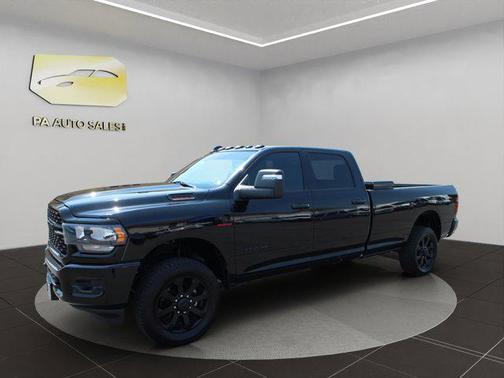 2023 RAM 3500 Big Horn Crew Cab 4x4 8' Box