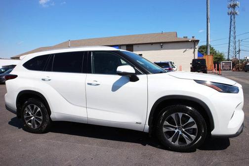 2022 Toyota Highlander Hybrid XLE