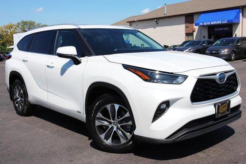 2022 Toyota Highlander Hybrid XLE