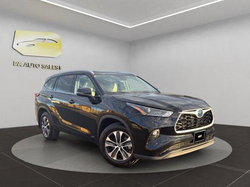 2022 Toyota Highlander Hybrid XLE