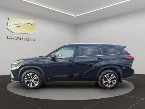 2022 Toyota Highlander Hybrid XLE