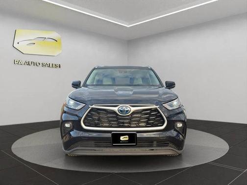2022 Toyota Highlander Hybrid XLE