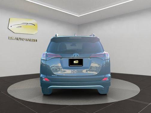 2017 Toyota RAV4 Hybrid SE