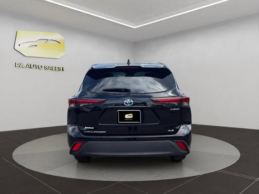 Midnight Black Metallic 2024 Toyota Highlander Hybrid XLE