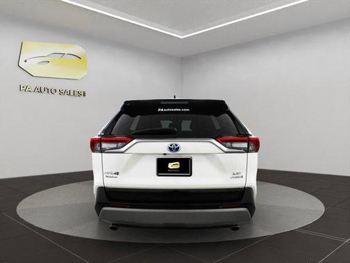 2022 Toyota RAV4 Hybrid SE