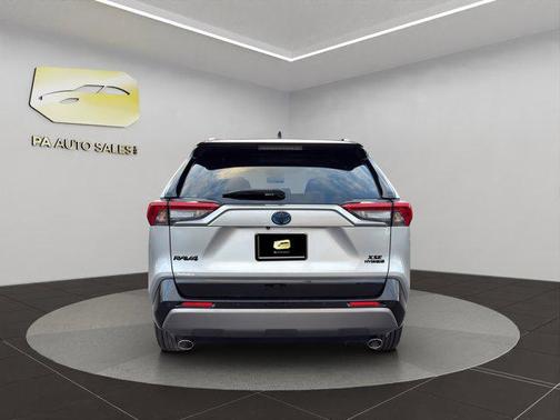 2019 Toyota RAV4 Hybrid SE
