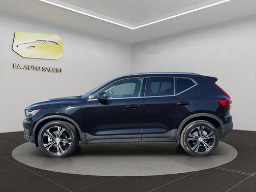 Onyx Black Metallic 2022 Volvo XC40 T5 Inscription