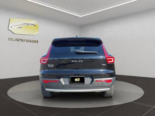 Onyx Black Metallic 2022 Volvo XC40 T5 Inscription