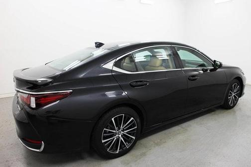 2025 Lexus ES 300h Base