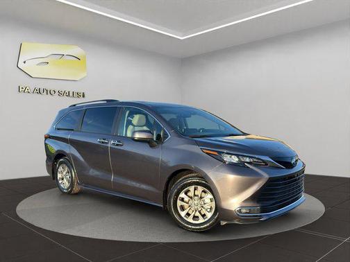 2024 Toyota Sienna XLE