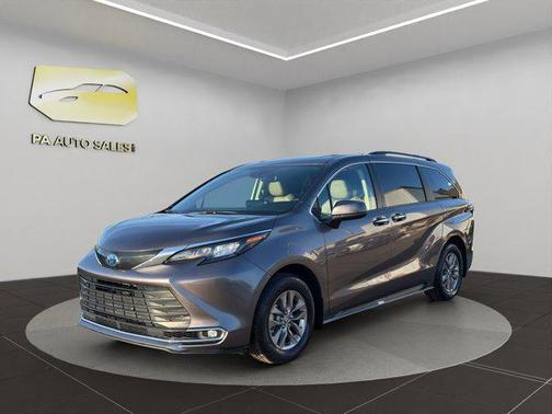 2024 Toyota Sienna XLE