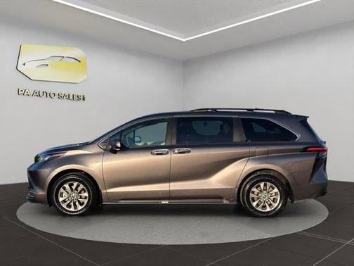 2024 Toyota Sienna XLE