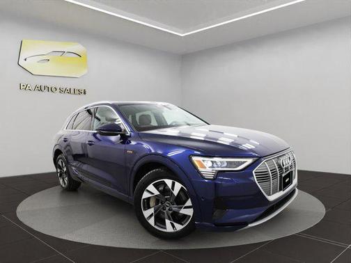 2022 Audi e-tron Premium Plus