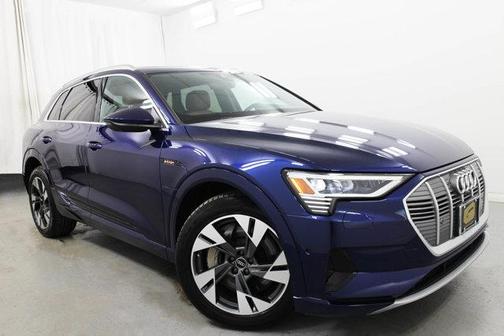 2022 Audi e-tron Premium Plus