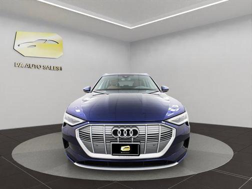 2022 Audi e-tron Premium Plus