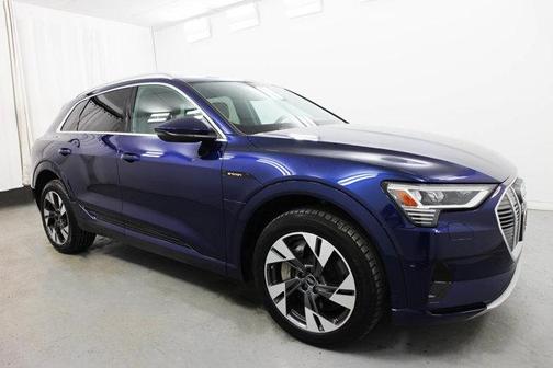 2022 Audi e-tron Premium Plus