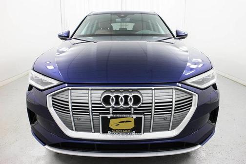 2022 Audi e-tron Premium Plus