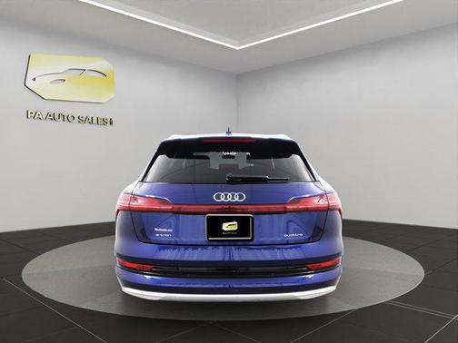 2022 Audi e-tron Premium Plus