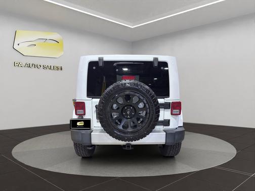 Bright White Clearcoat 2014 Jeep Wrangler Sahara