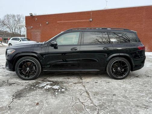 Obsidian Black Metallic 2025 Mercedes-Benz GLS 450 4MATIC