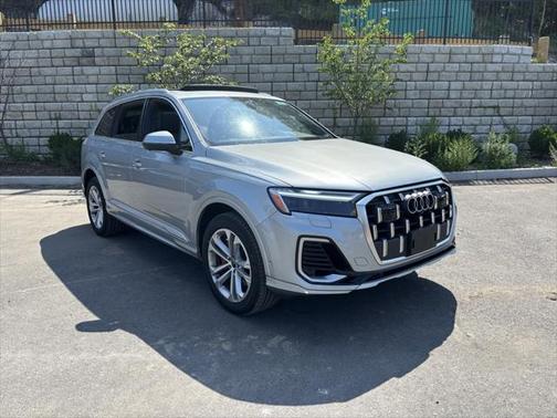 2025 Audi Q7 55 Premium Plus
