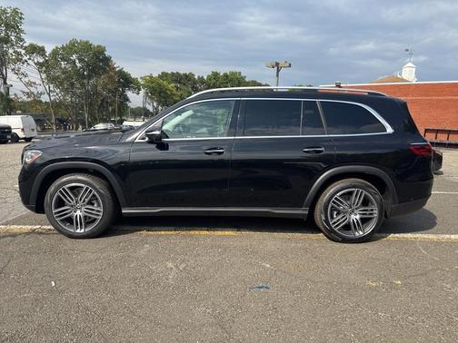Obsidian Black Metallic 2026 Mercedes-Benz GLS 450 4MATIC