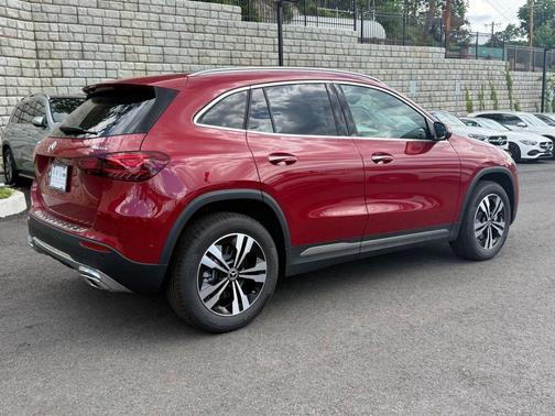 MANUFAKTUR Patagonia Red Metallic 2026 Mercedes-Benz GLA 250 4MATIC