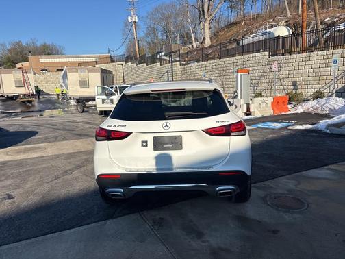 2021 Mercedes-Benz GLA 250 Base 4MATIC