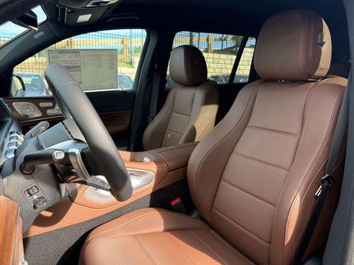 Obsidian Black Metallic 2026 Mercedes-Benz GLS 450 4MATIC