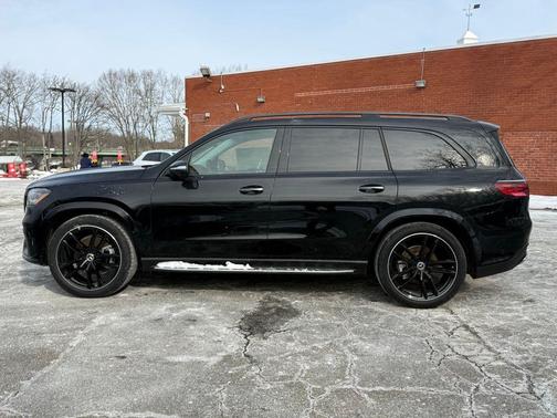 Obsidian Black Metallic 2025 Mercedes-Benz GLS 450 4MATIC