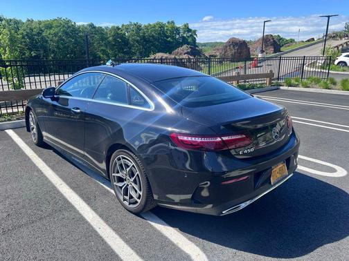 Obsidian Black 2022 Mercedes-Benz E-Class 4MATIC