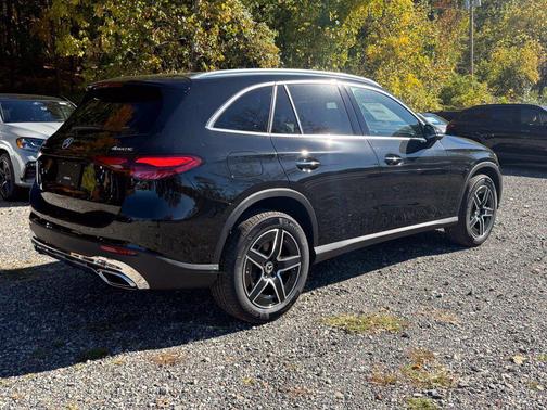 Black 2027 Mercedes-Benz GLC 300 4MATIC